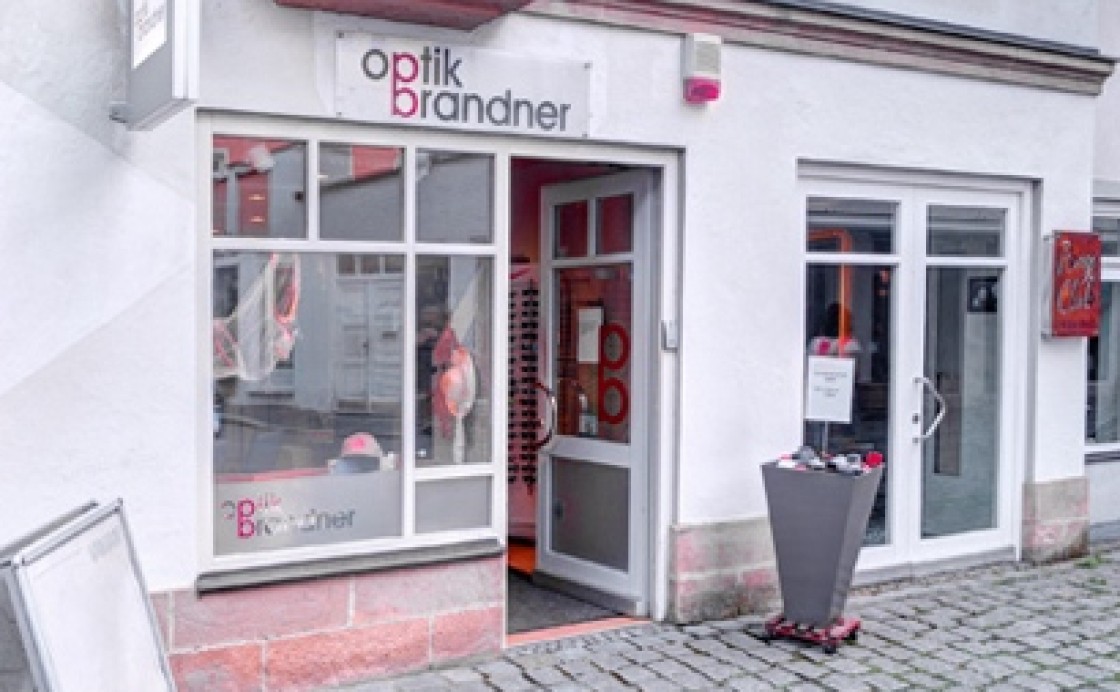 Laden-Ansicht außen; Optik Brandner Forchheim